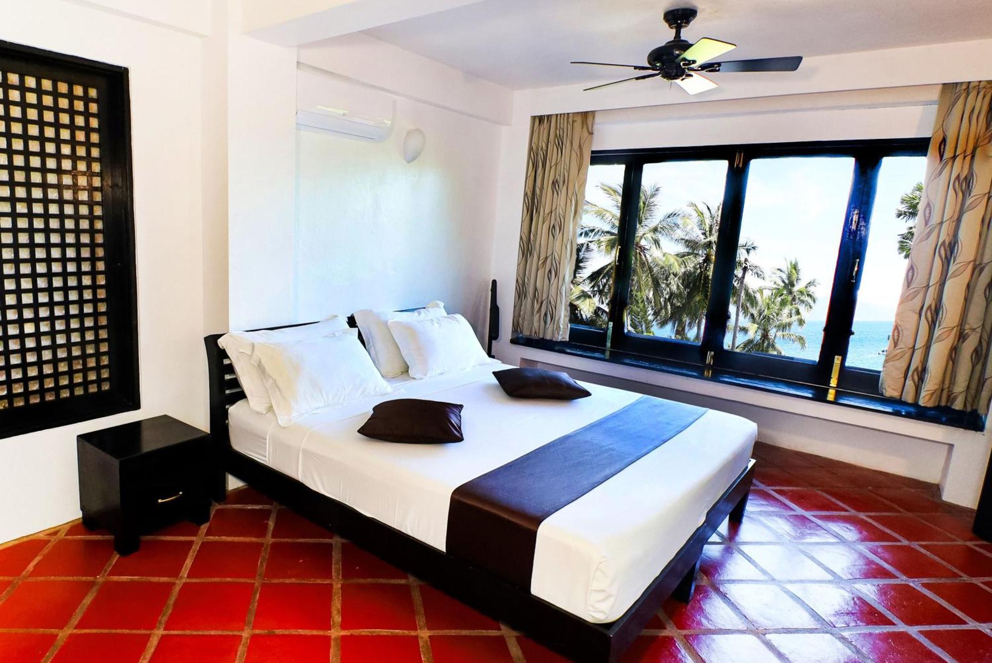 Out Of The Blue Resort Puerto Galera Phòng bức ảnh