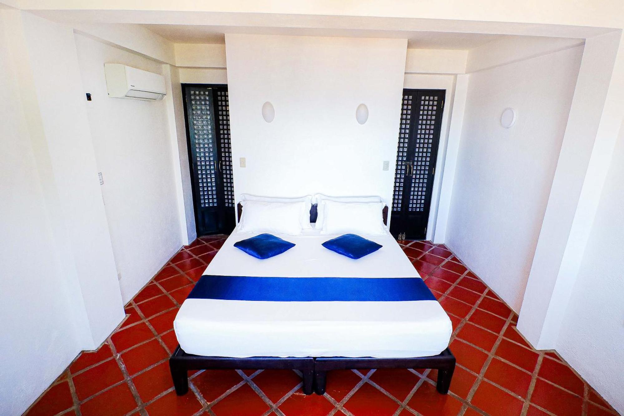Out Of The Blue Resort Puerto Galera Phòng bức ảnh
